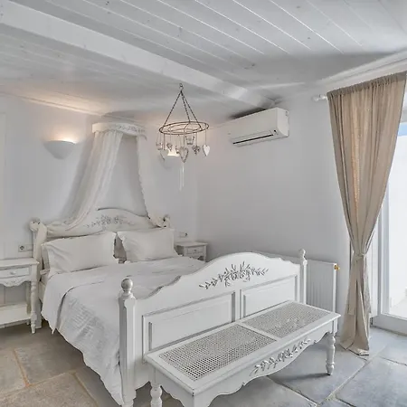 Vila Yialos *